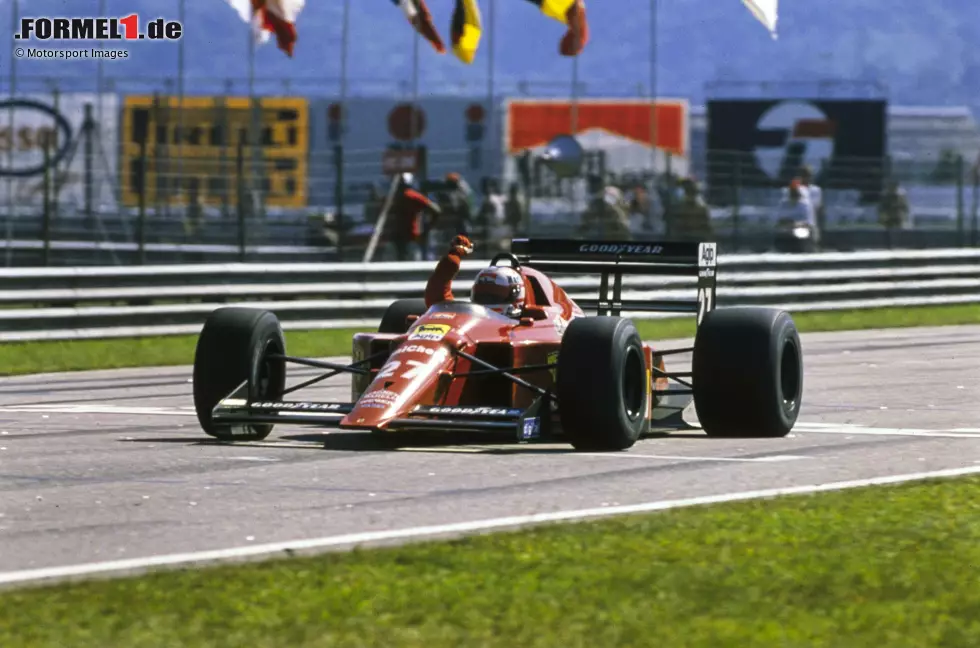 Foto zur News: Am Ende gewinnt etwas überraschend Herberts britischer Landsmann Nigel Mansell im Ferrari 640 den Auftakt der Formel-1-Saison 1989. Erstmals war ein Fahrzeug mit halbautomatischem Getriebe siegreich.