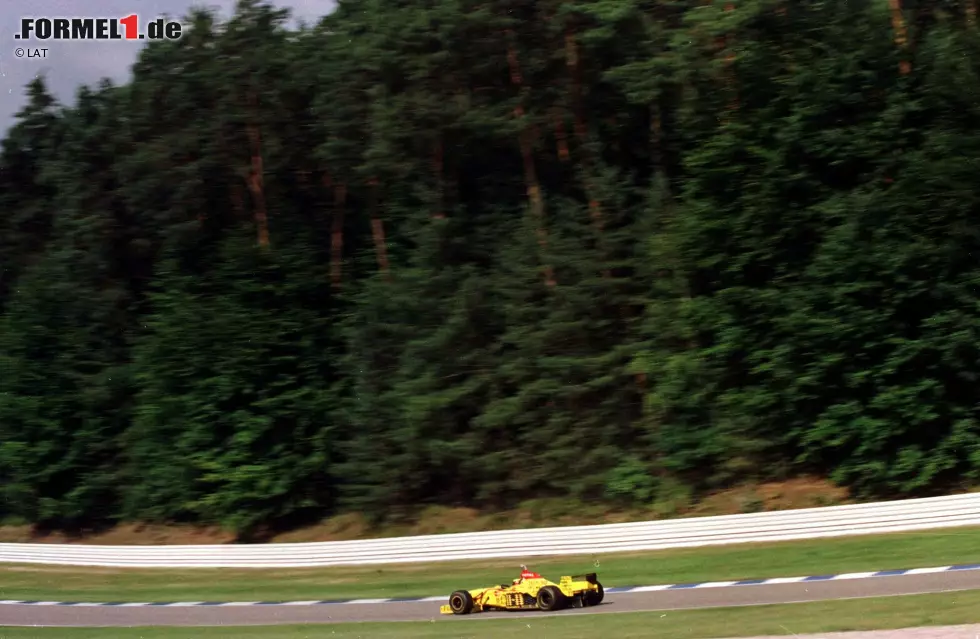 Foto zur News: Waldgeraden in Hockenheim - Hat dir der Hockenheimring vor dem Umbau auch besser gefallen? Der Wiedererkennungswert war auf jeden Fall deutlich größer!