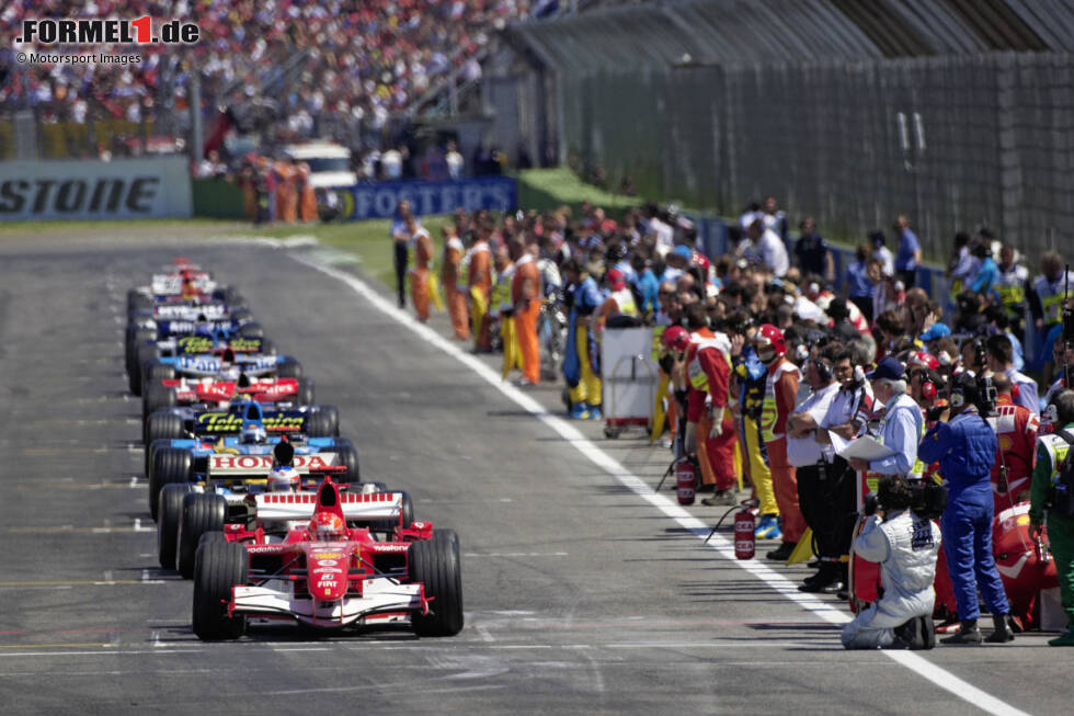 Foto zur News: ... Imola zwar auch mal als Italien-Grand-Prix bezeichnet wird, aber meistens als San-Marino-Grand-Prix im Rennkalender steht. Und das, obwohl Imola gar nicht in San Marino liegt, sondern nur in der Nähe des Kleinstaats. Ab 2020 wird das Rennen - geografisch korrekter - als Emilia-Romagna-GP ausgetragen. Noch kurioser aber ist ...