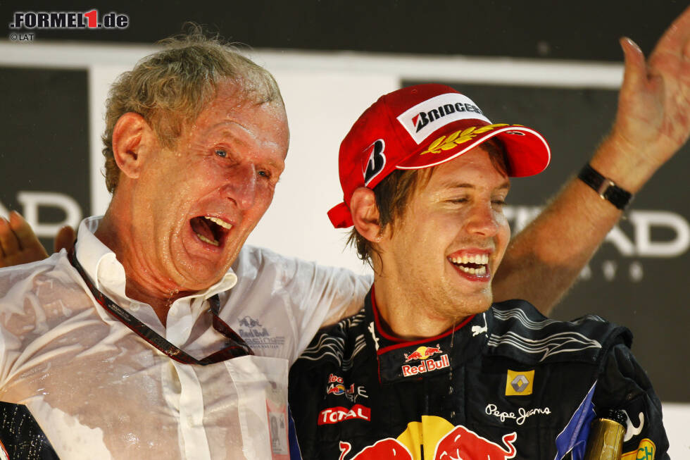 Foto zur News: Red Bull - 4 Titel (2010-2013): Völlig unerwartet fährt Sebastian Vettel 2010 in Abu Dhabi zum ersten WM-Titel und führt die Wertung nur nach dem Saisonfinale an. Doch Red Bull hat sich von einer Partytruppe zu einem Spitzenteam gemausert, das die kommenden Jahre dominieren wird.