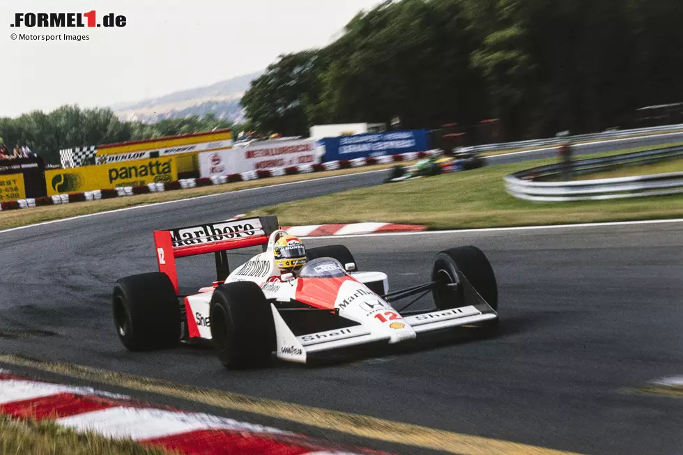 Foto zur News: Im Qualifying in Ungarn kommt Nigel Mansell bis auf ein Zehntel an Senna heran, aber im Rennen ist alles wie gehabt: Senna dominiert von Anfang an, Prost fährt von P7 kommend noch auf Platz zwei. Doppelsieg.