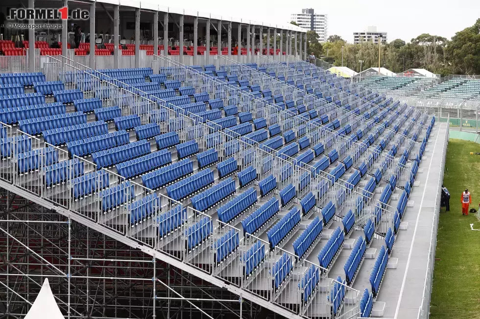 Foto zur News: Die eigens für den Grand Prix und dessen Rahmenserien errichteten Tribünen im Albert Park von Melbourne müssen jetzt ungenutzt wieder abgebaut werden.