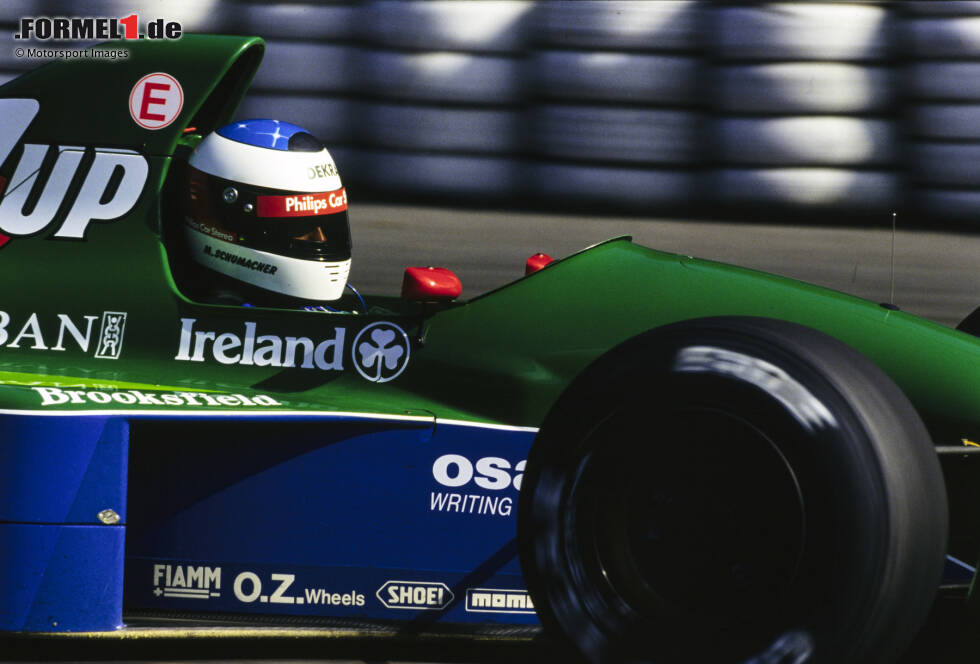 Foto zur News: Formel-1-Debüt: Schumacher ist bei seinem ersten Rennen 1991 in Spa-Francorchamps 22 Jahre und 234 Tage alt und fällt für Jordan mit technischem Defekt schon nach wenigen Metern aus. Hamilton dagegen ...