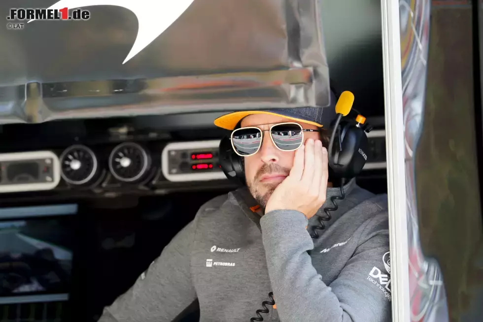 Foto zur News: #7 Zielankünfte: Ja, es gibt einen Rekord, den Fernando Alonso hält - aber nicht mehr für lange. 254 Mal kam der Spanier in seiner Karriere ins Ziel, so oft wie kein anderer Pilot. Doch Kimi Räikkönen (251) wird in dieser Kategorie vorbeiziehen - außer Alfa Romeo ist so unzuverlässig, dass der Finne 19 Mal ausscheidet.