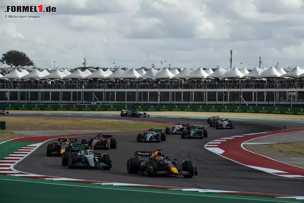 Foto zur News: #4 Kurve 16 (Austin): Der Circuit of the Americas soll ein &quot;Best of&quot; aus anderen Strecken sein. Bei dieser Kurve wollte man die schwierige Kurve 10 aus Bahrain nachahmen, doch das gelingt nicht. Weil die Fahrer im Geschlängel zuvor ohnehin langsam sind, hat die Kurve in keinster Weise die gleiche Wirkung. Copy-Past-Fail!