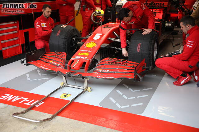 Foto zur News: Ferrari SF1000: Mittels Sensoren an den Frontflügel-Endplatten und zentral am Hauptprofil überprüft Ferrari, wie sich der Frontflügel während der Fahrt verformt. Die Sensoren messen den Abstand zwischen Flügel und Fahrbahn.