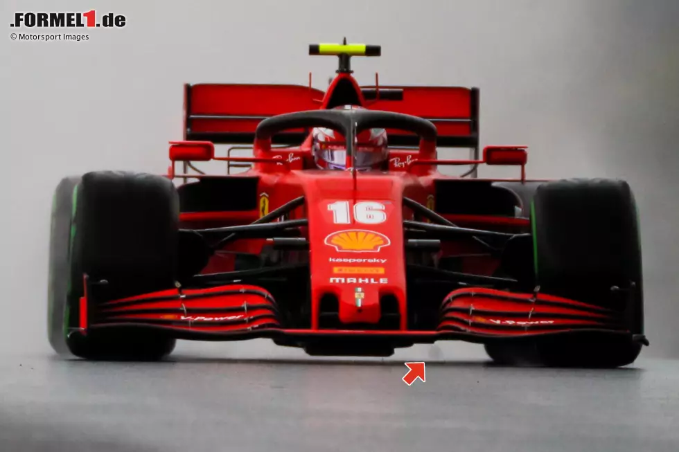 Foto zur News: In dieser Aufnahme des Ferrari SF1000 ist eine Luftverwirbelung unter dem Auto erkennbar (siehe Pfeil).