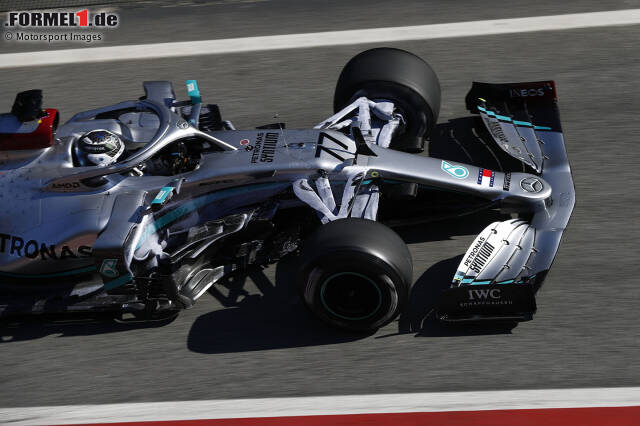 Foto zur News: Auch Mercedes nutzt Flow-Vis-Farbe, wenn auch nicht so auffällig wie die Konkurrenz. In diesem Bild ist die Vorderradaufhängung mit weißer Farbe bestrichen.