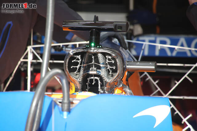 Foto zur News: Hier ist die Airbox des McLaren MCL35 zu sehen, wie sie mit diversen Sensoren bestückt ist. Damit will das Team messen, wie viel Luft in den Lufteinlass strömt und überprüfen, ob es die ausreichende Menge ist.