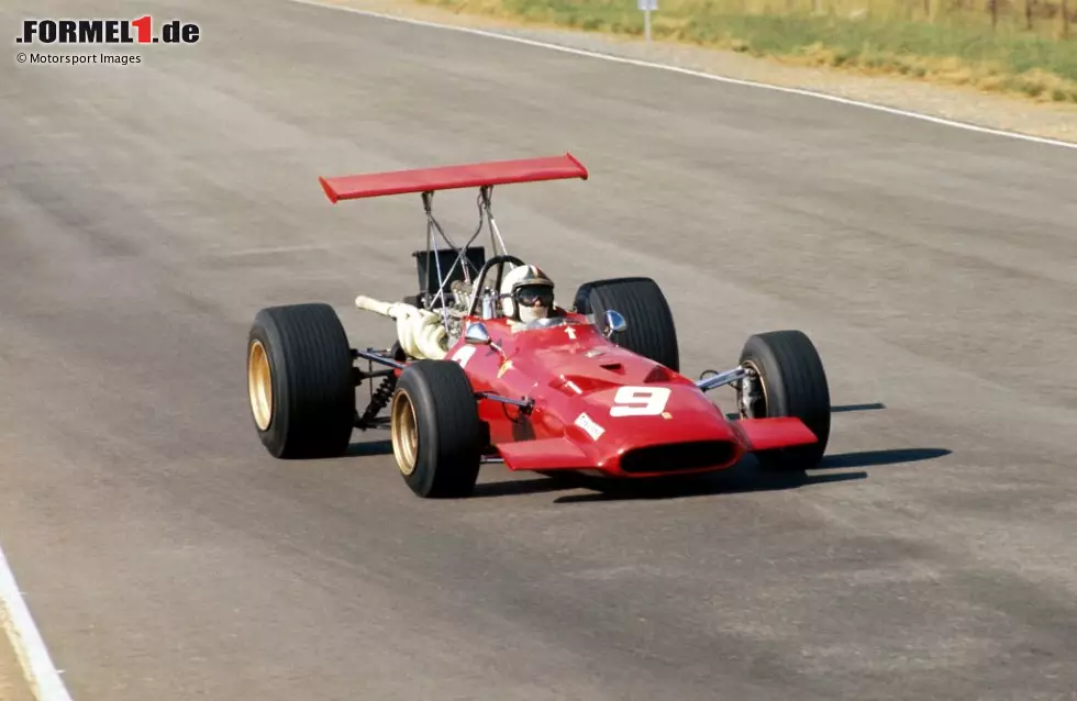 Foto zur News: Viele sagen, der talentierte Rennfahrer hatte alle Qualitäten, um Weltmeister zu werden, wenn da nicht sein Pech gewesen wäre. 96 Mal startet Amon in der Formel 1 - unter anderem für Ferrari, Matra und March -, doch trotz fünf Pole-Positions sollte es nie für einen Sieg reichen. Seine beste WM-Platzierung: Rang fünf 1967.