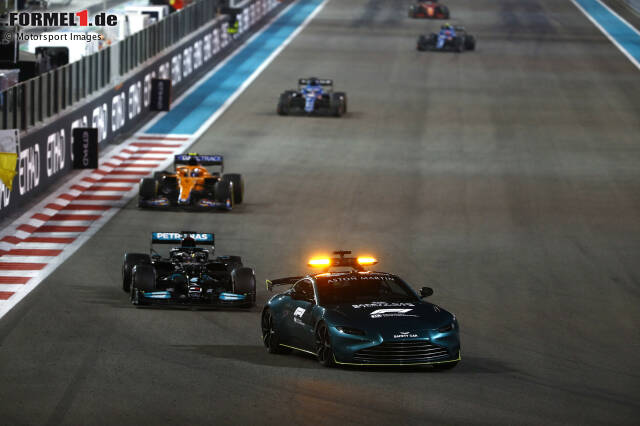 2021: Lewis Hamilton speaks on the radio at the final in Abu Dhabi "Manipulation".  Because: He leads confidently, then the safety car comes shortly before the end, race director Masi pushes through a late restart - and Verstappen overtakes and becomes world champion.  Conspiracy against Mercedes?  There are even more weird stories from history...