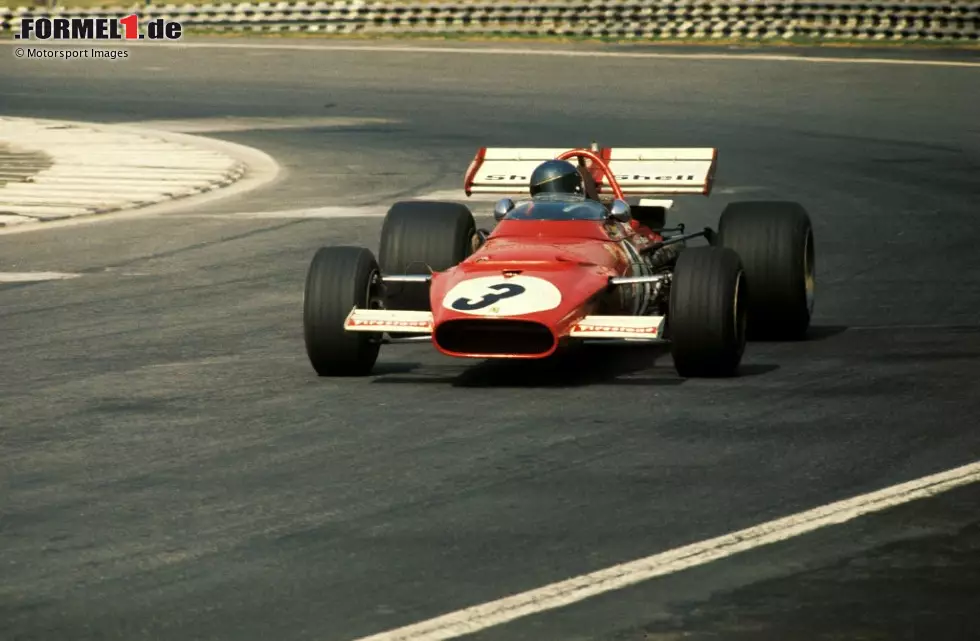 Foto zur News: 1970: Viel Rot und nur ein bisschen Weiß sind die Farben, die Jacky Ickx am Ferrari 312B vertritt.