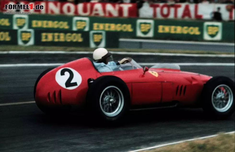 Foto zur News: 1960: Traditionsfarbe ist aber seit jeher &quot;Rosso Corsa&quot;, das italienische Rot, wie hier am Ferrari D246 von Phil Hill.