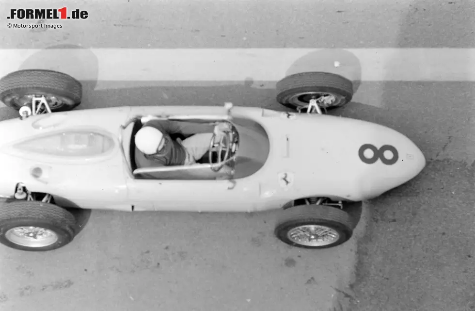 Foto zur News: 1961: Farbexperimente gibt es noch mehr, wie zum Beispiel in Spa für den Belgier Olivier Gendebien, der einen gelben Ferrari 156 fährt - in seiner Landesfarbe. Auch ein grüner Ferrari wird mal gesichtet, für einen britischen Fahrer.