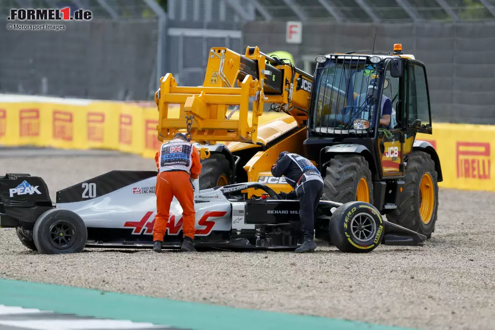 Foto zur News: Kevin Magnussen (4): Platz 16 im Qualifying war für ihn wie eine Pole, mehr war nicht drin. Sein Rennen war jedoch nach der Kollision mit Albon schnell gelaufen. Weil er durch seinen Fahrfehler im Vorfeld einen Anteil daran hat, können wir ihm keine bessere Note geben.