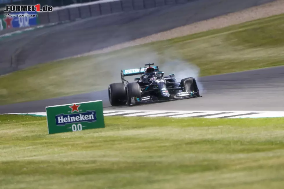 Foto zur News: Lewis Hamilton (1): Sein Dreher in Q2 hatte keine Auswirkungen, der Rest war wieder maximal souverän. Hamilton führte jede einzelne Runde und sah wie der sichere Sieger aus, als sein Reifen platzte. Wie er das Auto noch ins Ziel schleppte, daran wird man sich auch in vielen Jahren noch erinnern!