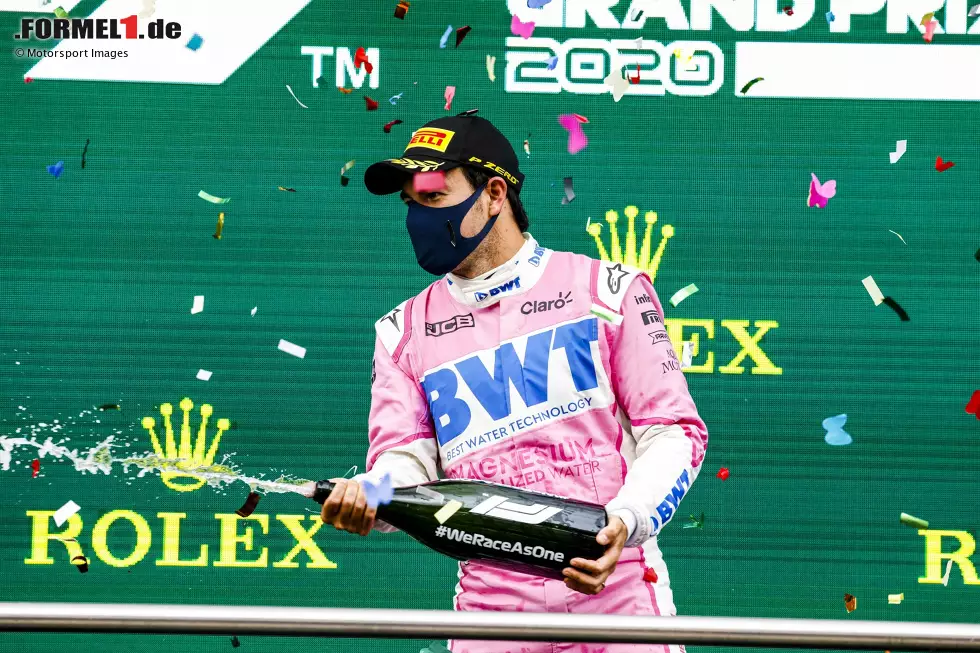 Foto zur News: Sergio Perez (1): Im Qualifying zwar langsamer als der Teamkollege, da hatte er allerdings Verkehr auf seiner schnellsten Runde. Im Rennen dann vor allem am Ende als Reifenflüsterer geglänzt, vorher Verstappen in die Verzweiflung und einen Dreher getrieben. Von Leclerc in der letzten Runde im Kampf um P2 nicht aus der Ruhe bringen lassen.