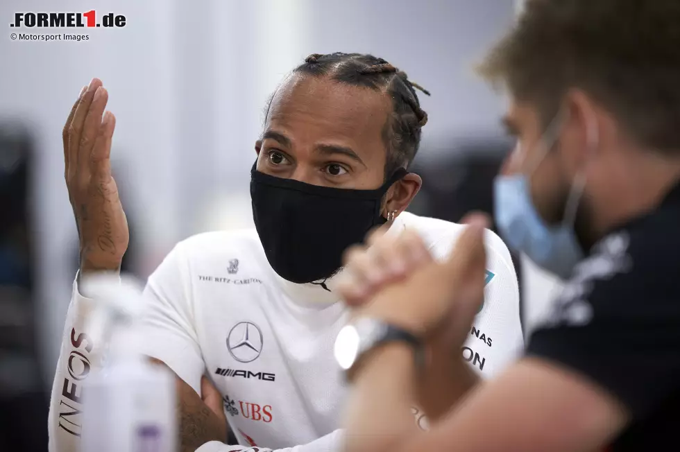 Foto zur News: Die Maskenpflicht galt natürlich auch für Lewis Hamilton, der am Mittwoch ran durfte.