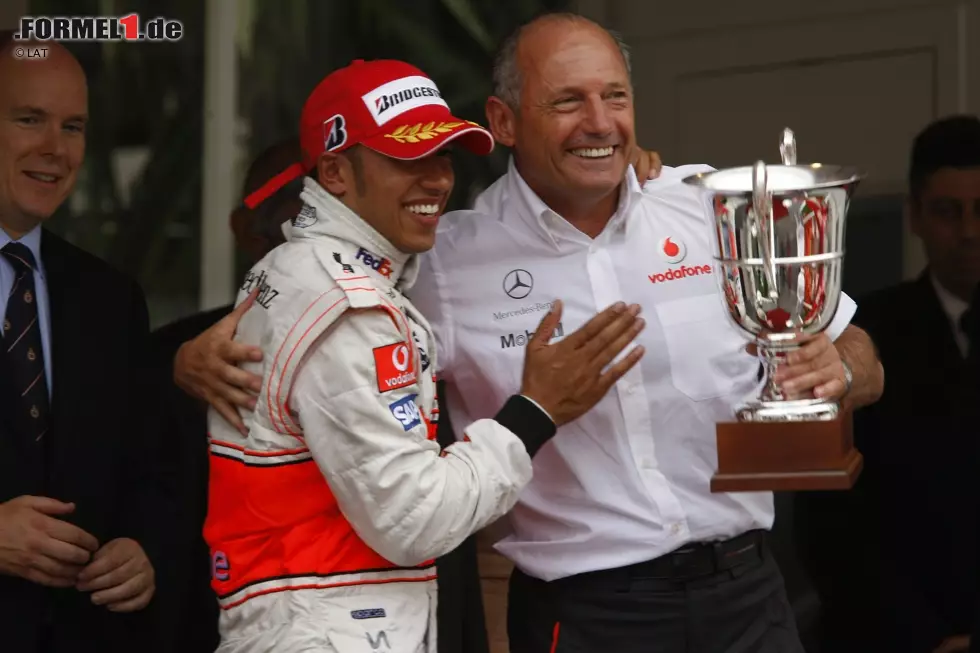 Foto zur News: Ron Dennis tritt zurück (2009): Eine weitere Ära endet in diesem Jahrzehnt, als Ron Dennis 2009 als McLaren-Teamchef zurücktritt. Seit 1981 hat er die Geschicke beim Traditionsteam geleitet und Fahrer wie Niki Lauda, Alain Prost und Ayrton Senna zum WM-Titel geführt. Bei McLaren und in der Formel 1 bricht eine neue Zeitrechnung an.