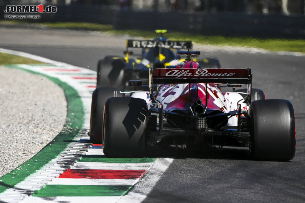 Foto zur News: Kimi Räikkönen (3): Schön, den &quot;Iceman&quot; in Monza mal wieder an der Spitze des Feldes zu sehen. Leider profitierte auch er nur vom Safety-Car und fiel am Ende noch aus den Punkten. Trotzdem eine ordentliche Leistung, deswegen gibt&#039;s auch die beste Note unter allen sechs Ferrari-Piloten. Es gab Redakteure, die sogar zur 2 tendierten.