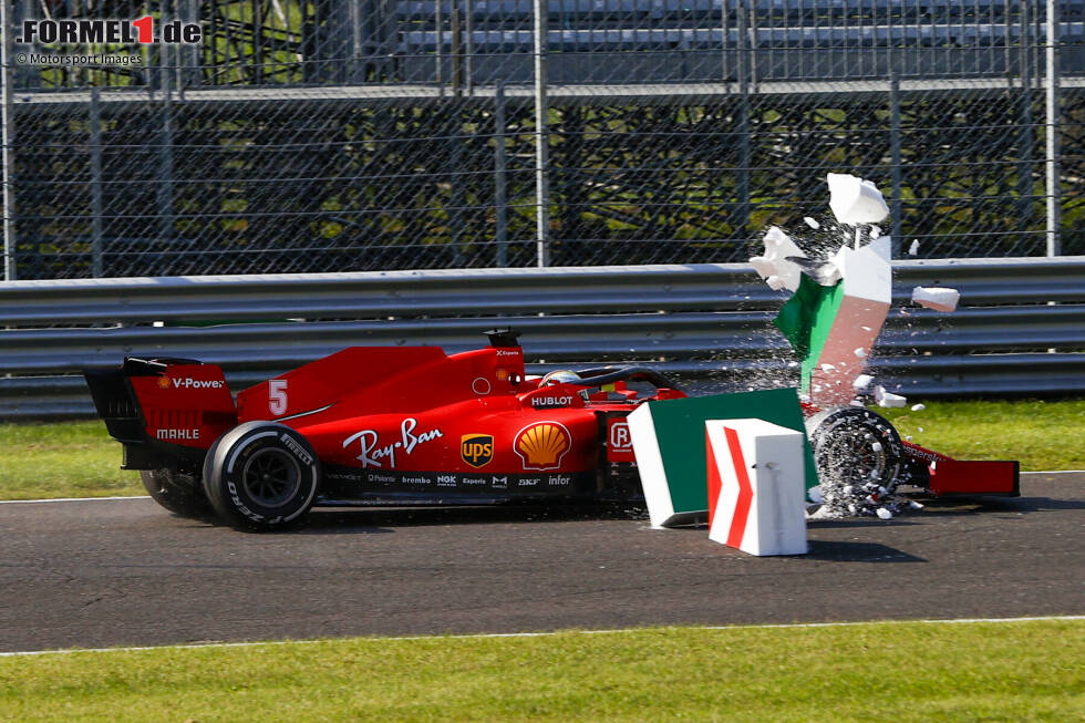 Foto zur News: Sebastian Vettel (4): Der Ausfall geht - anders als beim Teamkollegen - auf Ferraris Kappe. Deswegen gibt&#039;s auch eine bessere Note. Etwas Besseres als eine 4 will die Mehrheit der Redaktion aber nicht geben, weil er insgesamt wieder langsamer als Leclerc war. Das Aus in Q1 beim Heimspiel ein weiterer Ferrari-Tiefpunkt 2020.