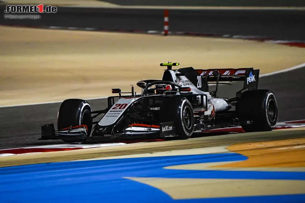 Foto zur News: Kevin Magnussen (4): Für den Dänen ein unauffälliges Rennen, bei dem der Teamkollege für die Schlagzeilen sorgte. Im Qualifying minimal schneller als Grosjean, im Rennen dann 17. und effektiv Letzter. Lag sicher nicht nur an ihm sondern auch am Auto und der etwas seltsamen Strategie. Mehr als eine 4 können wir aber nicht geben.