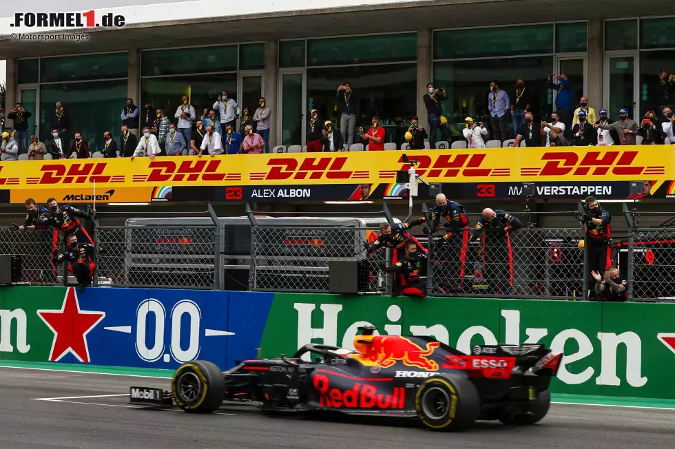 Foto zur News: Max Verstappen (2): Mit P3 das Maximum herausgeholt, doch für eine 1 waren uns zu viele Zwischenfälle dabei. Das ging bereits am Freitag gegen Stroll los, und auch die Berührung mit Perez im Rennen hätte er nach Meinung einiger Redakteure verhindern können. Hatte Glück, dass sein Auto dabei nicht beschädigt wurde.