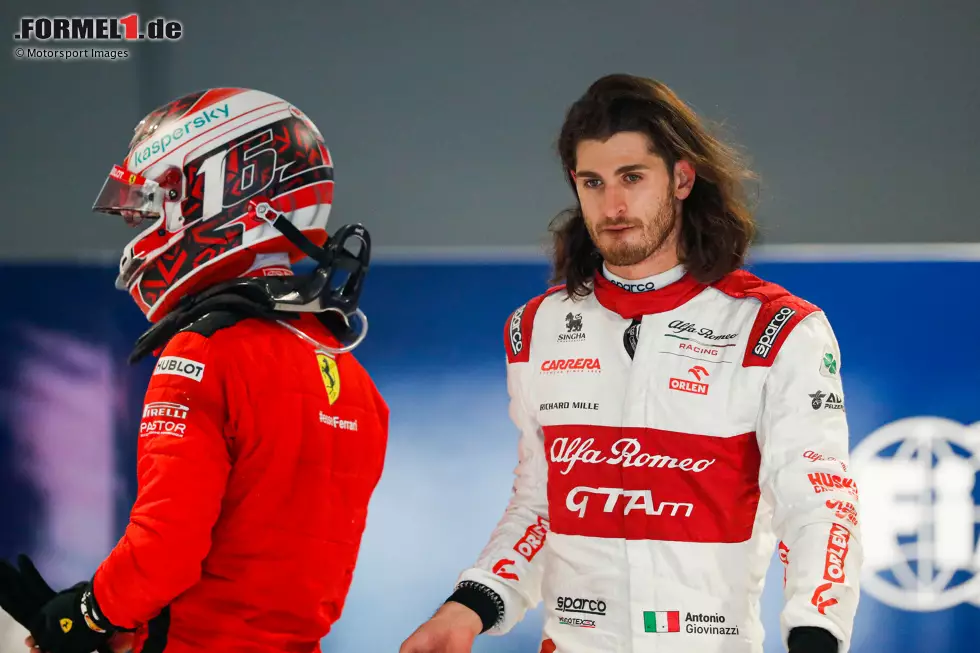 Foto zur News: Antonio Giovinazzi (3): In Qualifying und Rennen langsamer als der Teamkollege und ebenfalls an der Grenze zur 4. Am Ende rettet ihn, dass er im Rennen keinen Funk hatte und deshalb mit einem Handicap fuhr. Latifi und die beiden Haas-Piloten geschlagen und damit das Minimalziel erreicht. Mehr aber auch nicht.