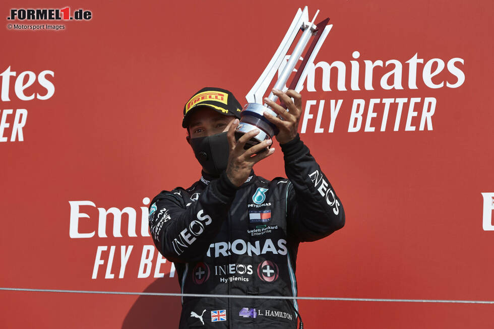 Foto zur News: Lewis Hamilton (2): Rückblickend hatte er die bessere Strategie als sein Teamkollege. Das brachte ihm zumindest noch P2 und damit das Maximum, das für die strauchelnden Mercedes dieses Mal drin war. Starkes Reifenmanagement im Rennen. Im Qualifying allerdings hinter Bottas, deshalb kann es für uns keine 1 sein.