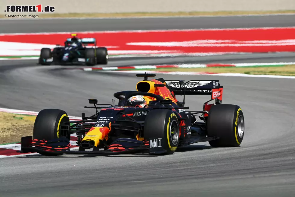 Foto zur News: Max Verstappen (1): Laut Mercedes war er Favorit für das Rennen, doch in der Realität war der W11 auch in Barcelona wieder das beste Auto. P2 war deshalb schon mehr, als man erwarten konnte. Und P3 im Qualifying ist gegen die überlegenen Mercedes sowieso wie eine Pole-Position. Wir wüssten nicht, wo man da etwas abziehen sollte.