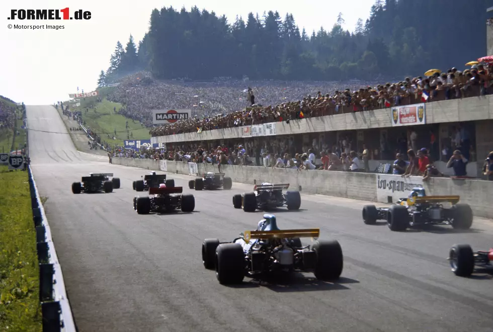 Foto zur News: 1971 stehen sowohl Marko (BRM) als auch Lauda (March) in der Startaufstellung des Grand Prix von Österreich. Jedoch haben beide nichts mit dem Sieg zu tun. Der Schweizer Jo Siffert triumphiert vor Emerson Fittipaldi und Tim Schenken. Das Rennen ist auch ein Jahr nach der Rindt-Tragödie gut besucht und wird zum Fixstern im Rennkalender.