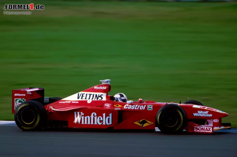 Foto zur News: ... das 1998er-Modell nach einem Sponsorenwechsel in der Ferrari-Farbe Rot lackiert ist! Ferrari selbst aber ...