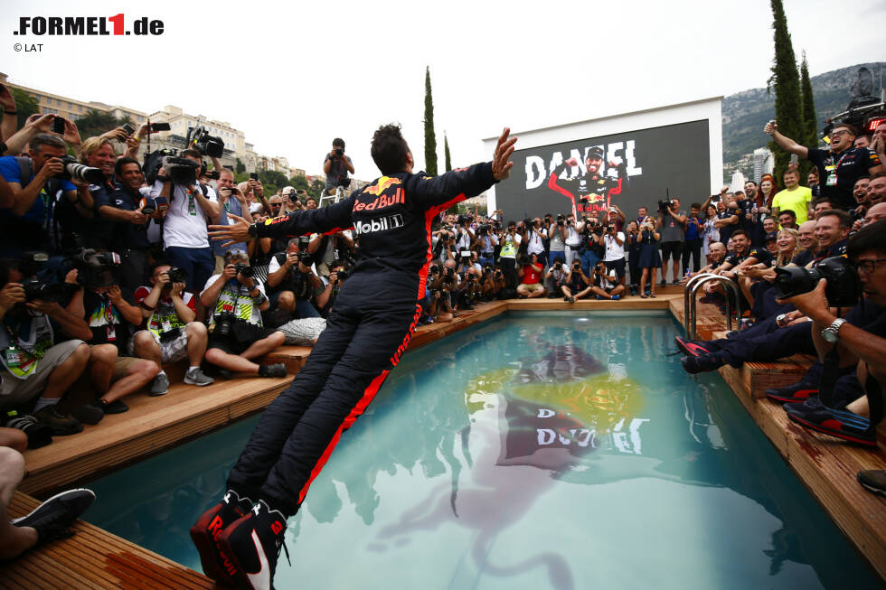 Foto zur News: Den lang ersehnten Monaco-Sieg sichert sich Ricciardo schließlich in der Saison 2018 - sein letzter Triumph für Red Bull. Schon zuvor konnte er in China einen Sieg einfahren. Doch schon seit Saisonbeginn scheint sich der ehrgeizige Sportler nicht mehr ganz so wohl zu fühlen im Topteam ...