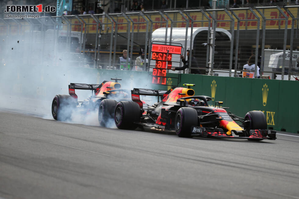 Foto zur News: ... die Spannungen mit Verstappen nehmen zu und finden im Bullen-Crash in Aserbaidschan den vorläufigen Höhepunkt. Obwohl ihm Red Bull eine Vertragsverlängerung anbietet, will Ricciardo einen Neustart. Daher entscheidet er sich für einen Wechsel zu Renault, womit er ein großes Risiko eingeht, ...