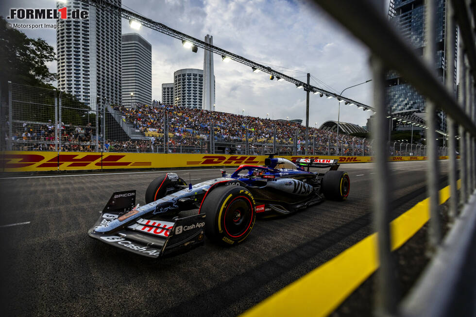 Foto zur News: ... Racing Bulls und Red Bull beim Formel-1-Nachtrennen in Singapur aber (noch) nichts sagen wollen. Die Entscheidung ist aber bereits gefallen: Ricciardo fährt in Singapur seinen vorerst letzten Grand Prix, wird Letzter, aber darf sich noch die schnellste Runde holen. Vier Tage später ...