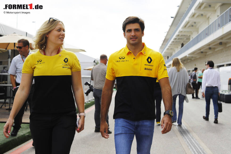 Foto zur News: ... und so kommt es, dass Sainz nach 16 Rennen zum Grand Prix der USA zu Renault wechselt und dort den Platz von Jolyon Palmer übernimmt. Es hat sich zuvor bereits abgezeichnet, dass er auf absehbare Zeit kein Cockpit im Red-Bull-Topteam erhalten würde. Daher das Leihgeschäft mit den Franzosen.