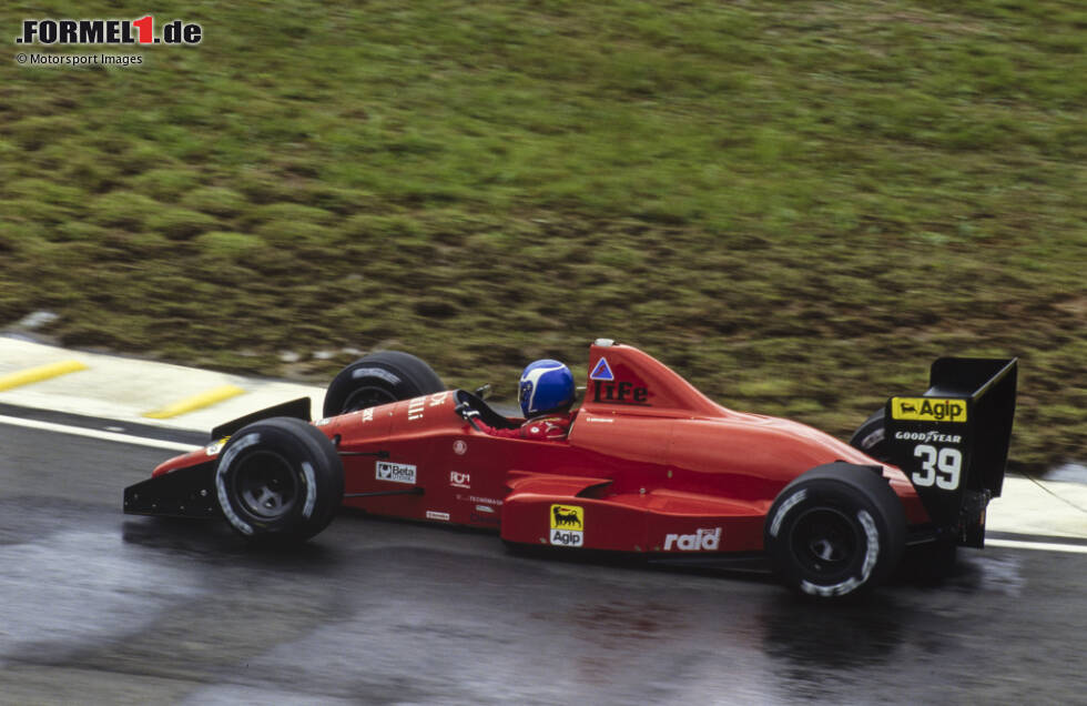 Foto zur News: #2 Life: Sieht aus wie ein Ferrari, ist aber eines der schlechtesten F1-Autos aller Zeiten. Der Life L190 schafft 1990 nie die Zulassung für die Qualifikation. Gary Brabham gibt nach zwei Versuchen entnervt auf: Das Auto hat keinen funktionierenden Tachometer und streikende Mechaniker geben keinen Öl in den Motor.