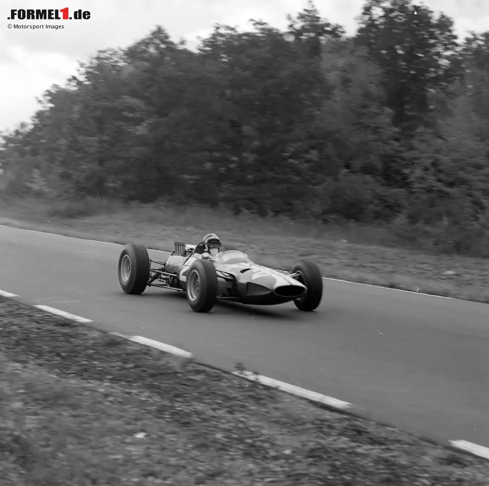 Foto zur News: Bob Bondurant (1965): Seinen einzigen Einsatz für Ferrari - gleichzeitig sein Formel-1-Debüt - absolviert der US-Amerikaner bei seinem Heimrennen in Watkins Glen. Mehr als Platz neun, für den es damals keine Zähler gibt, ist nicht drin. In seiner F1-Karriere schafft er es überhaupt nur einmal in die Punkte. 1966 wird er in Monaco Vierter.