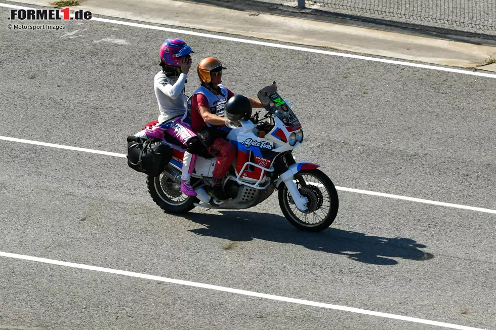 Foto zur News: Lance Stroll (3): Ehrlicherweise schwierig zu bewerten. Im Qualifying in Q2 von der Technik gestoppt. Hier kann man ihm höchstens den Vorwurf machen, nicht im ersten Versuch schon schnell genug gewesen zu sein. Sein Rennen war dann gleich in der ersten Runde vorbei, nachdem er unverschuldet von Leclerc getroffen wurde.