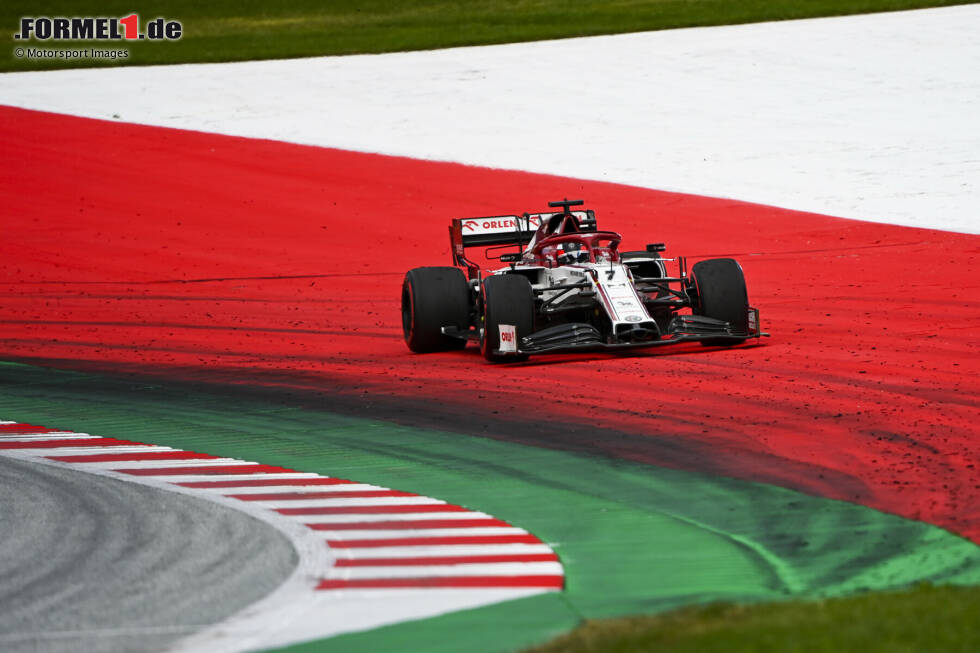 Foto zur News: Kimi Räikkönen (3): Auch der Finne hat nicht viel falsch gemacht. Pech im Qualifying mit der roten Flagge und im Rennen, als er den kollidierenden Ferraris ausweichen musste. Ein ordentliches Rennen, aber ohne Chance auf Punkte, weil er am Ende Sprit sparen musste. Mit stumpfen Waffen zur 3.