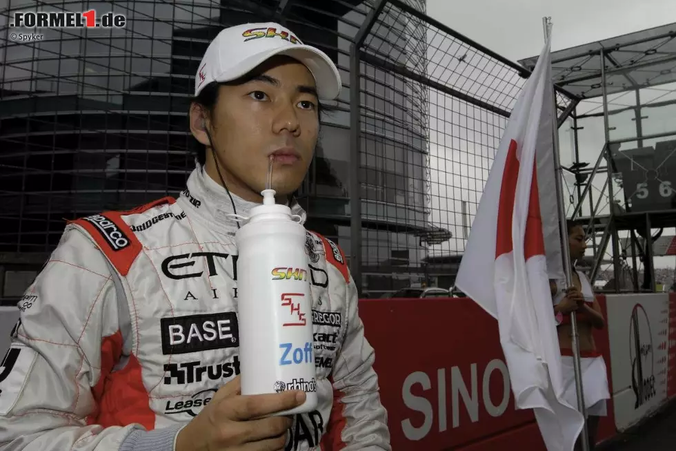 Foto zur News: #6 Sakon Yamamoto: Der Japaner darf gleich für drei verschiedene Formel-1-Teams an den Start gehen, doch weder bei Super Aguri noch bei Spyker oder HRT kann Yamamoto bleibenden Eindruck hinterlassen. Kurios: In allen Fällen steigt Yamamoto erst zur Saisonmitte als Ersatzmann für einen anderen Piloten ein.