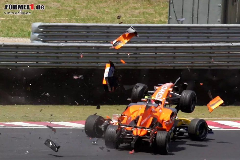 Foto zur News: Abgesehen von seinem Heimrennen in Suzuka 2007 kommt er überhaupt nur einmal überhaupt in die Top 15 eines Grand Prix und seine Karriere endet bei HRT vorzeitig. Ein paar Jahre später gibt es noch ein erfolgloses Gastspiel in der Formel E, bevor sich der begeisterte DJ eher der Musik zuwidmet.