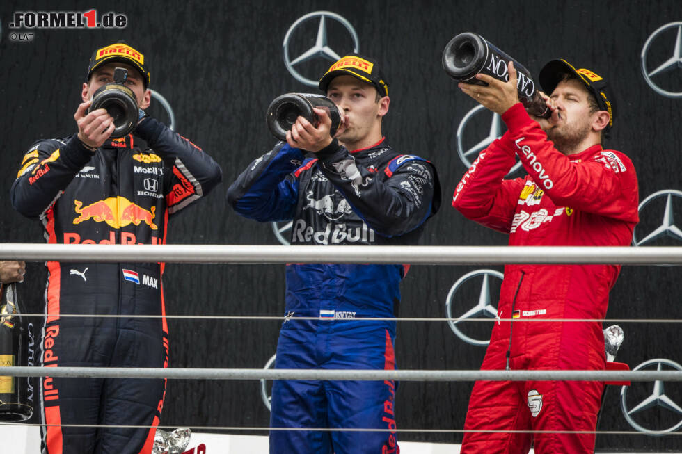 Foto zur News: ... standen am Ende auch auf dem Podium: Max Verstappen jubelte über Sieg #2 nach Spielberg, Daniil Kwjat über sein insgesamt drittes Formel-1-Podest und Sebastian Vettel über eine sensationelle Aufholjagd vor Heimpublikum. Eine späte Genugtuung nach dem Ausfall 2018.