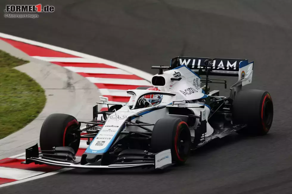 Foto zur News: George Russell (3): Auch wenn Williams 2020 Fortschritte gelungen sind, grenzt P12 im Qualifying an ein kleines Wunder. Da endet die Geschichte dann aber auch schon, denn im Rennen kommt Russell mit dem FW43 einfach nicht klar. Liegt vermutlich eher am Auto als an ihm, aber sicher wissen wir das nicht.