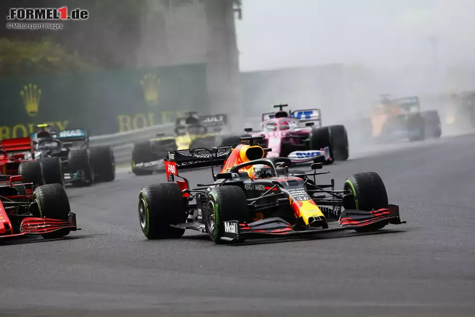 Foto zur News: Max Verstappen (2): Hier gehen die Meinung auseinander. Die einen sagen, dass seine Leistung im Rennen eine 1 verdient hätte. Die anderen sagen, dass er bei seinem Abflug vor dem Start riesiges Glück hatte und nur knapp an einer 5 oder 6 vorbeigeschrammt ist. Am Ende haben wir uns auf eine 2 geeinigt.