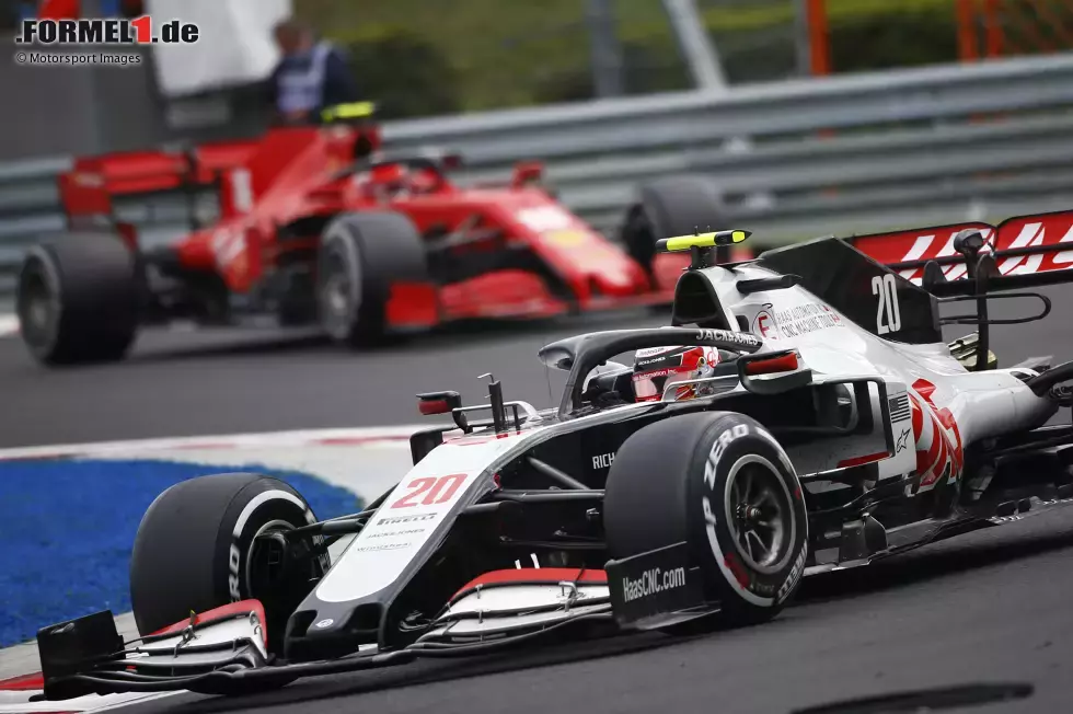 Foto zur News: Kevin Magnussen (2): Natürlich vor allem dem frühen Wechsel auf Slicks geschuldet, doch mit dem Haas muss man es aktuell trotzdem erst einmal schaffen, in die Punkte zu fahren. Wegen der nachträglichen Strafe nur ein Zähler, doch der könnte in der WM am Ende des Jahres für das US-Team noch wichtig werden.