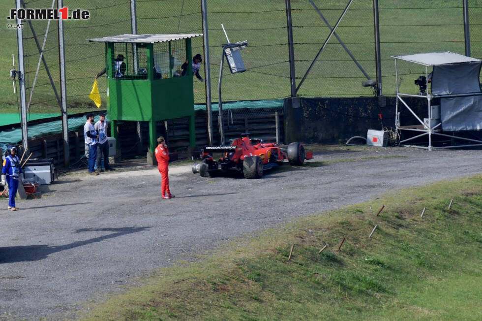 Foto zur News: Nach einem kurzen Aufatmen aber schon der nächste Tiefpunkt: Nach zwei technischen Defekten (Russland, USA) geraten Vettel und Leclerc in Brasilien aneinander. &quot;So ein Bockmist aber auch&quot;, flucht der Heppenheimer. Sein Frust hat sich aufgestaut, wieder ist er seinem Traum nicht ein Stück näher gekommen ...