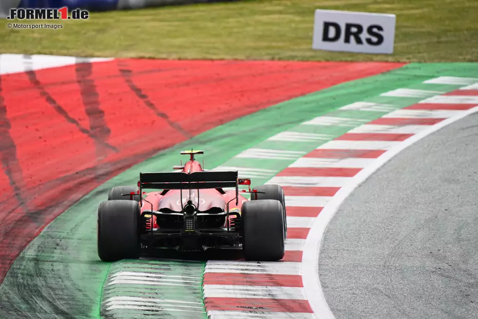 Foto zur News: Carlos Sainz (2): Als besserer Ferrari-Fahrer des Wochenendes kann es nur Note 2 für den Spanier geben. Unauffälliges Rennen mit dem längsten ersten Stint. Das ist mit einem Auto, das als &quot;Reifenfresser&quot; gilt, bemerkenswert - und hat ihm den guten fünften Platz eingebracht. Mehr war nicht drin.