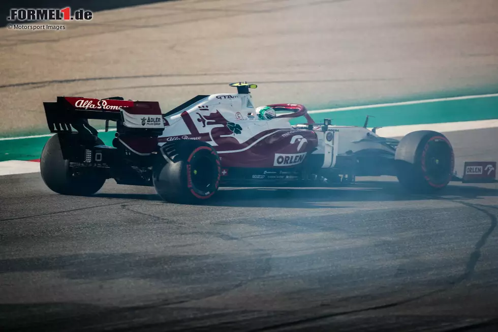 Foto zur News: Antonio Giovinazzi (3): Im Vergleich zu Räikkönen deutlich besser im Qualifying, wie so oft. Im Rennen aber überzeugte er nicht so sehr. Allerdings leistete er sich auch keine größeren Schnitzer. Darum am Ende eine Drei - nichts Berühmtes, aber eben auch nicht grottenschlecht.