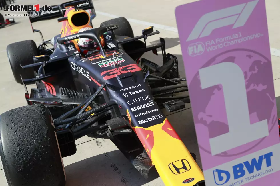 Foto zur News: Max Verstappen (1): Poleposition und Sieg in Austin. Einziges Manko: der verlorene Start gegen Hamilton. Sonst war das ein blitzsauberes Auftreten von Verstappen, der sich das Rennen clever eingeteilt und auch bei der Strategie von Perez mitgedacht hat. Eine glatte Eins, das war stark!